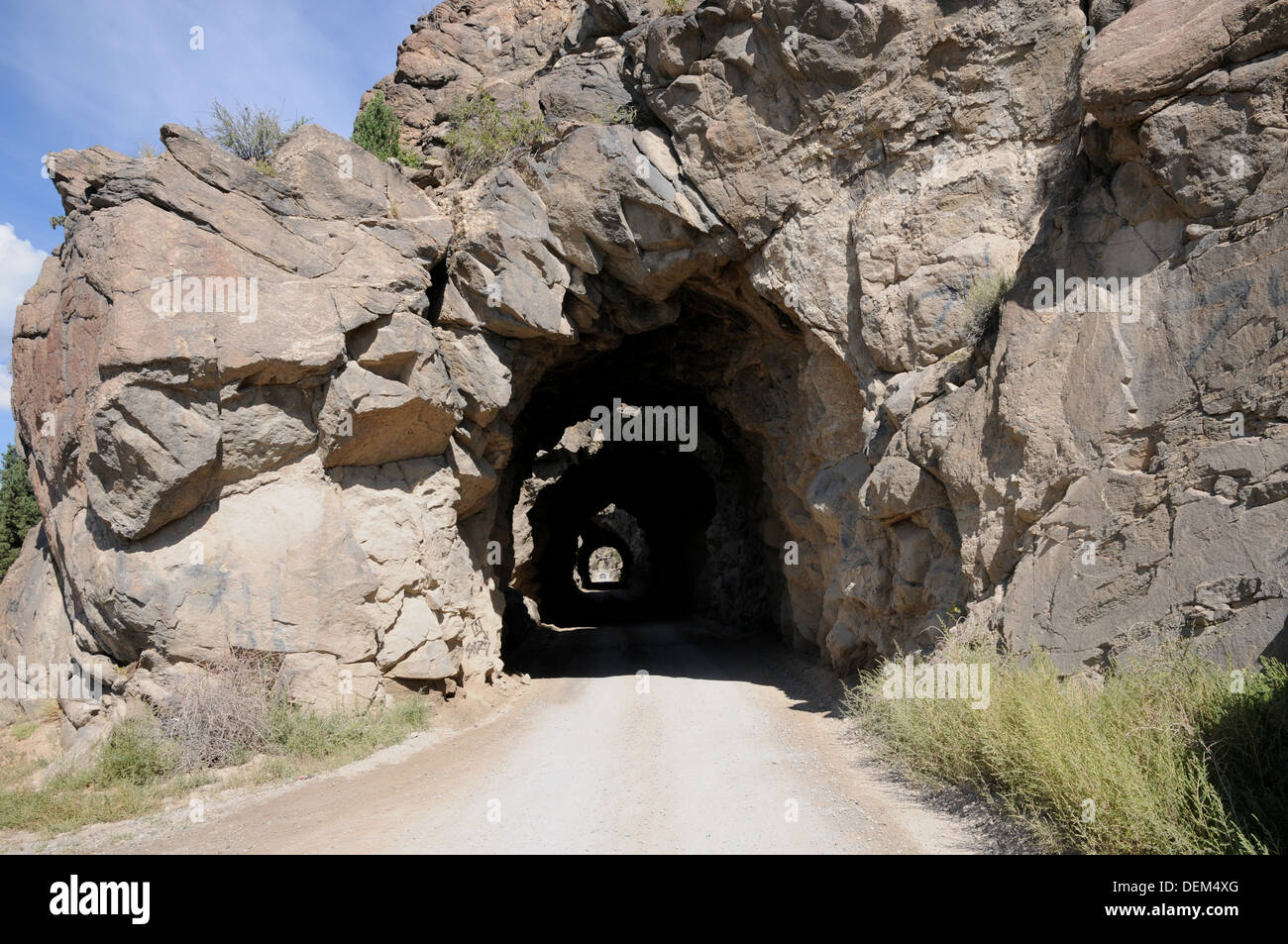 Eine Reihe von Tunneln gebaut von der Midland Railroad ihre Normalspur zu verfolgen Norden von Buena Vista. Stockfoto