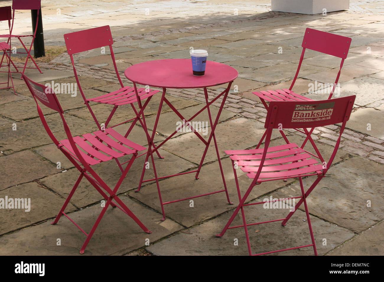 London Pavement Table Coffee Stockfotos und bilder Kaufen Tisch und Stühle Draußen Stockfotos und bilder Kaufen Alamy