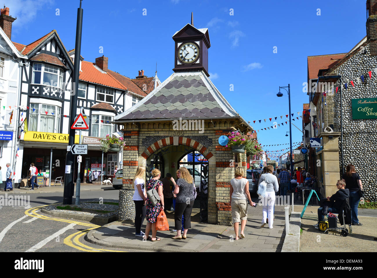 Alte Pumpe Uhr Wasserturm, High Street, Sheringham, Norfolk, England, Vereinigtes Königreich Stockfoto