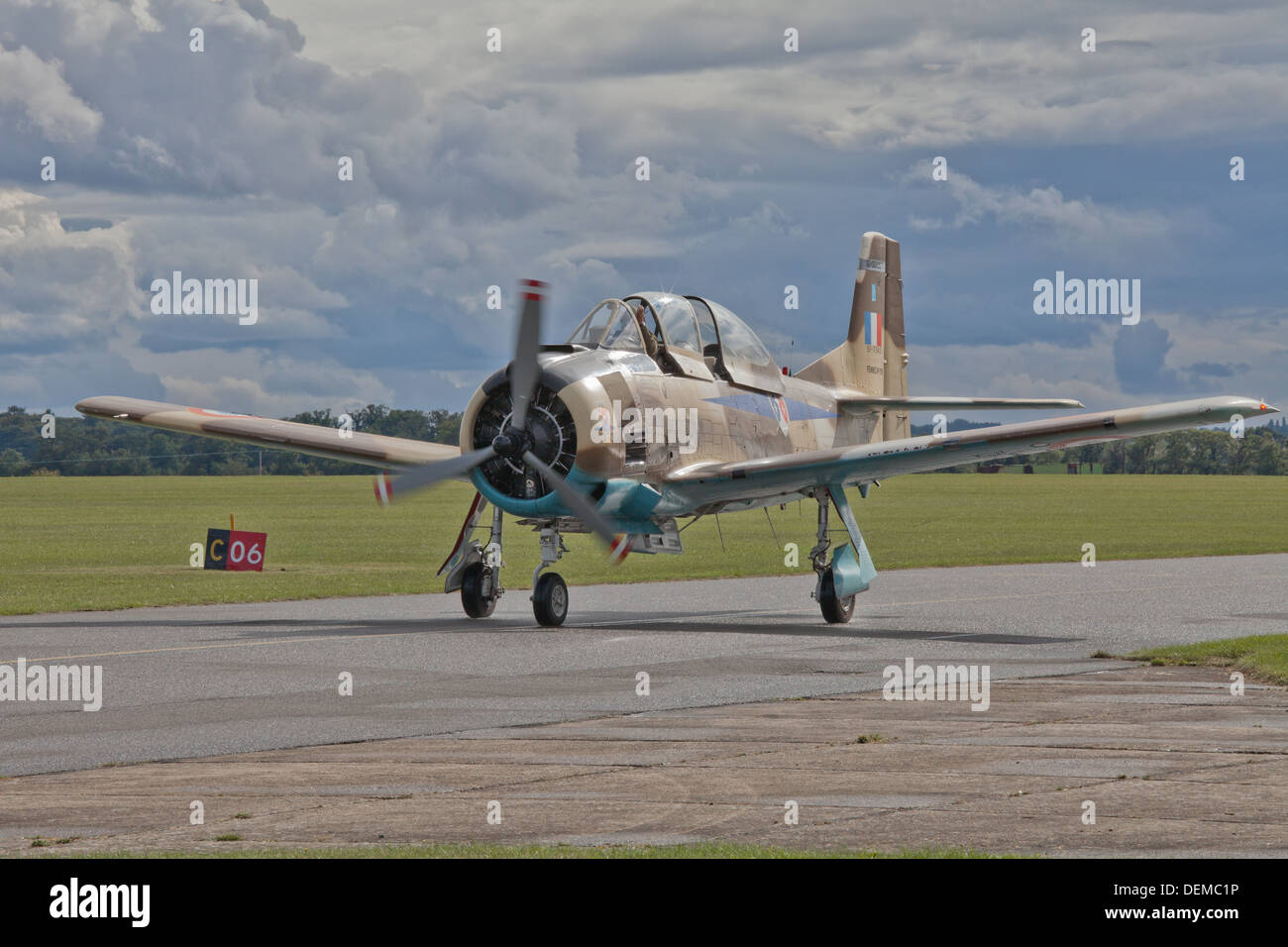 North American T-28 Fennec der französischen Luftwaffe Rollens Stockfoto