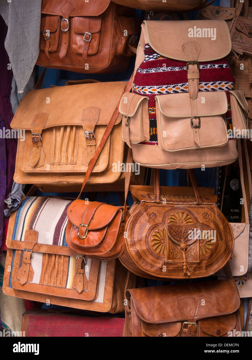Ledertaschen, Handtaschen und Rucksäcke zum Verkauf Stockfoto