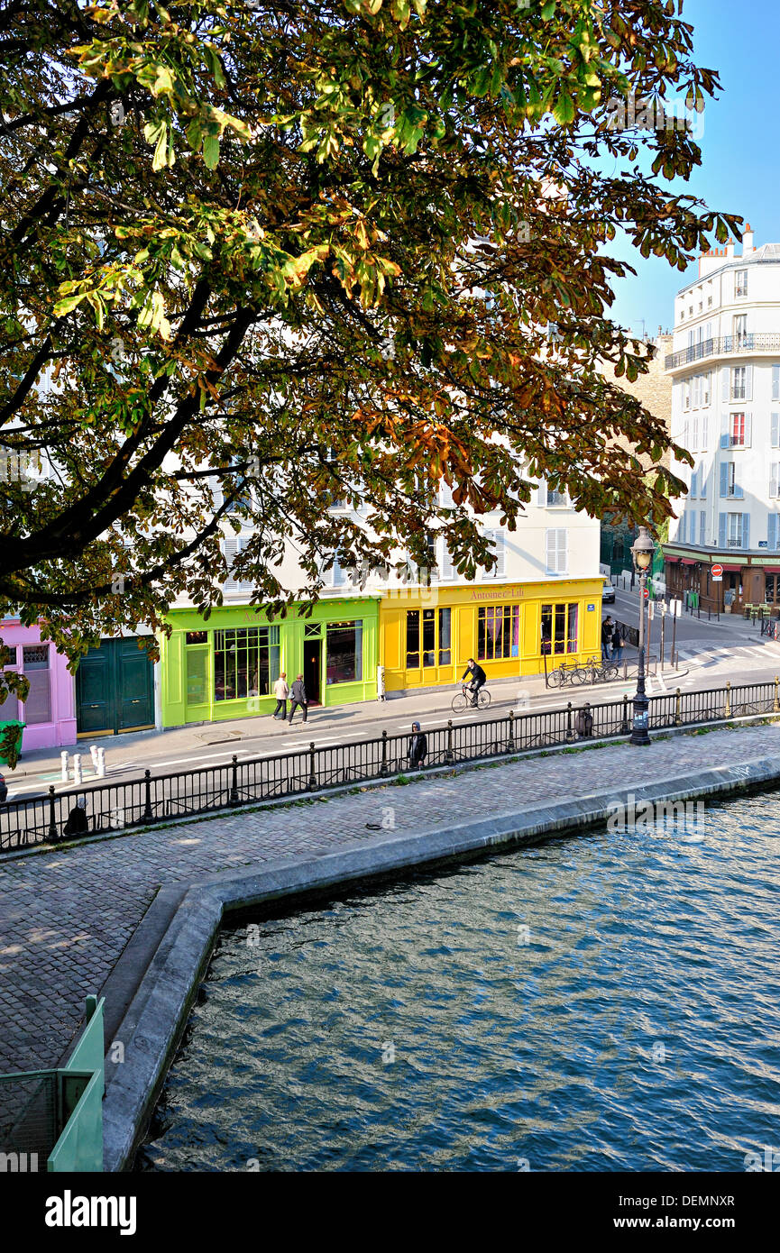 Canal Saint-Martin, Quai de Valmy, Paris. Stockfoto