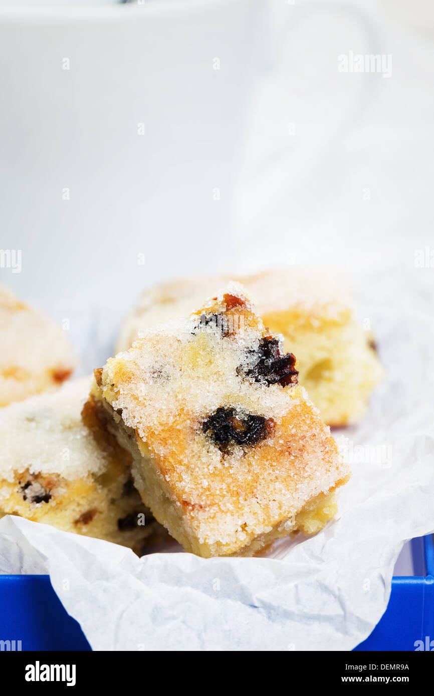 Nahaufnahme von einem kleinen traditionellen deutschen Christstollen Kuchen Stück Stockfoto