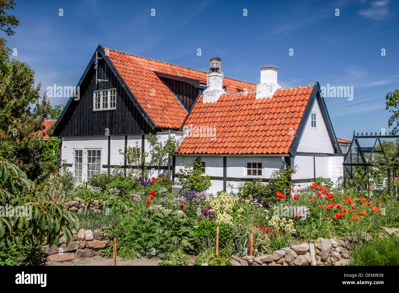 Idyllisches Fachwerkhaus in Melsted auf Bornholm. Dänemark Stockfoto
