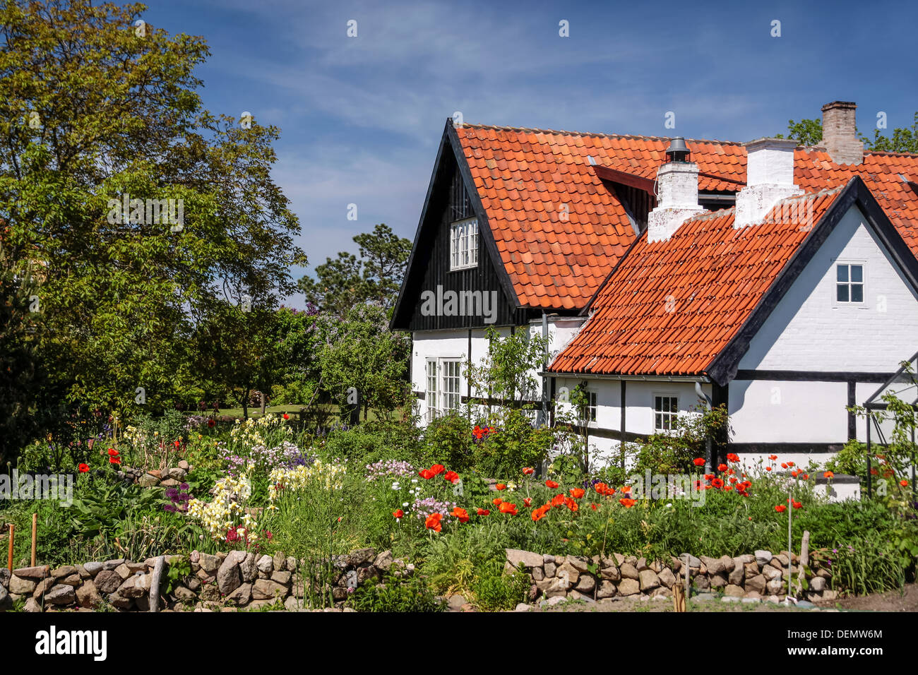Idyllisches Fachwerkhaus in Melsted auf Bornholm. Dänemark Stockfoto