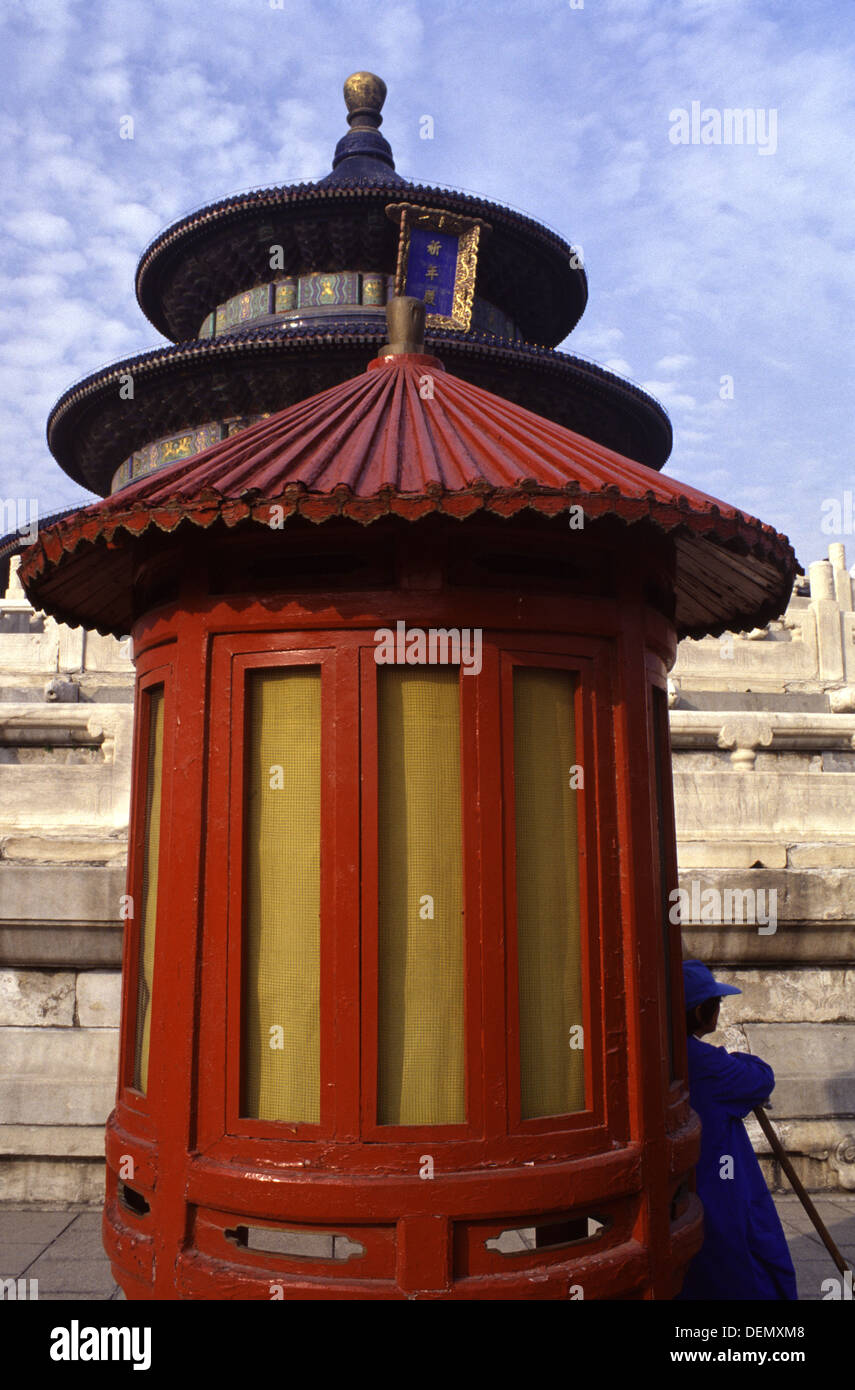 Hölzerne stand neben The Temple of Heaven, buchstäblich der Altar des Himmels in Beijing-China Stockfoto Hölzerne stand neben The Temple of Heaven, buchstäblich der Altar des Himmels in Beijing-China Stockfoto