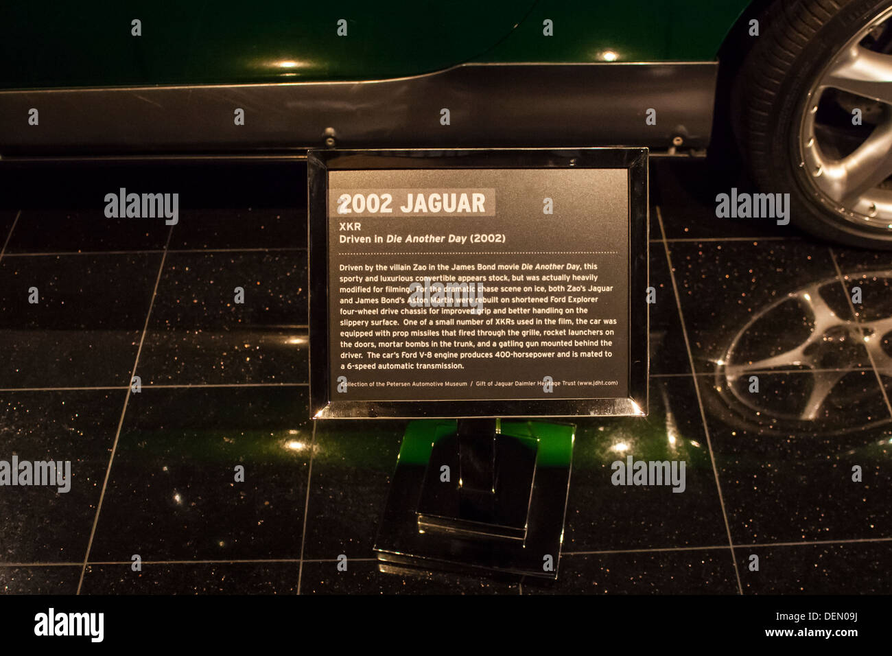 2002 Jaguar aus dem Film Die Another Day im Petersen Museum in Los Angeles Kalifornien Stockfoto