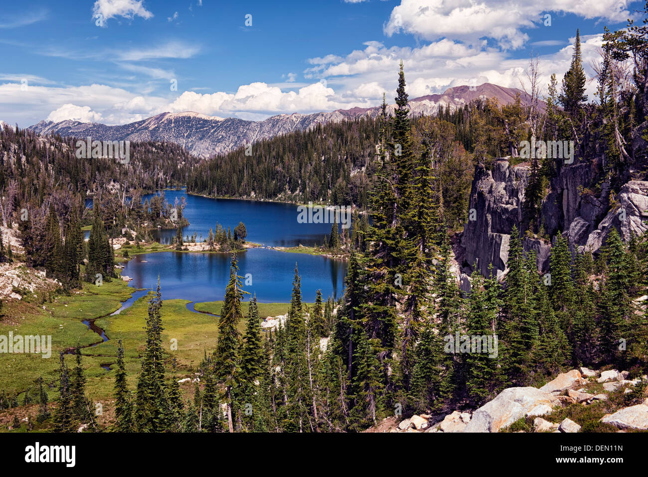 Am Nachmittag Wolken bauen über Mokassin-See und die Berge der Wallowa in NE Oregon Eagle Cap Wildnis. Stockfoto