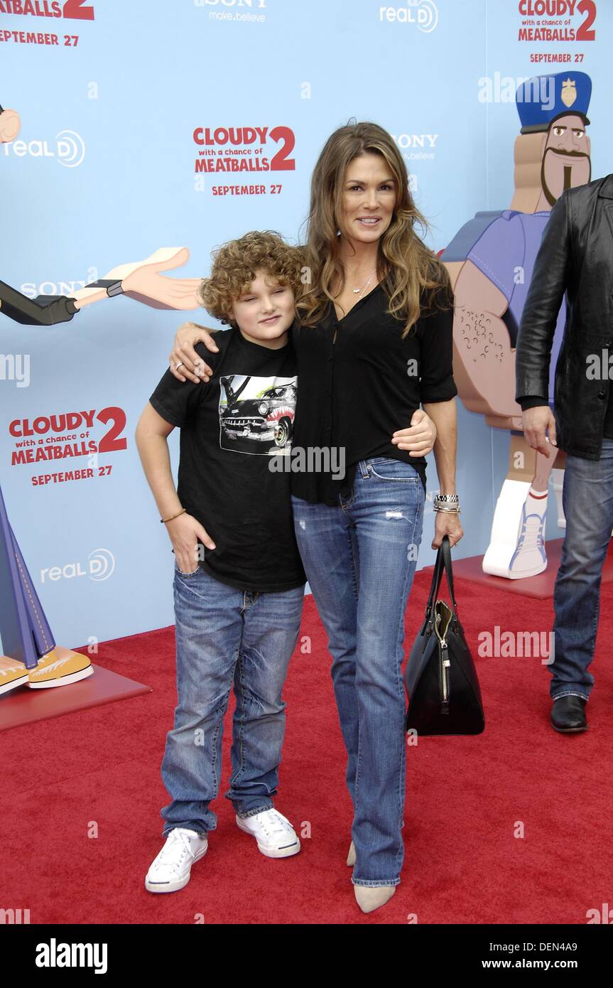 Los Angeles, CA. 21. September 2013. David O'Mara, Paige Turco im Ankunftsbereich für CLOUDY WITH A CHANCE OF MEATBALLS 2 Premiere, Regency Village Theatre in Westwood, Los Angeles, CA 21. September 2013. Bildnachweis: Michael Germana/Everett Collection/Alamy Live-Nachrichten Stockfoto
