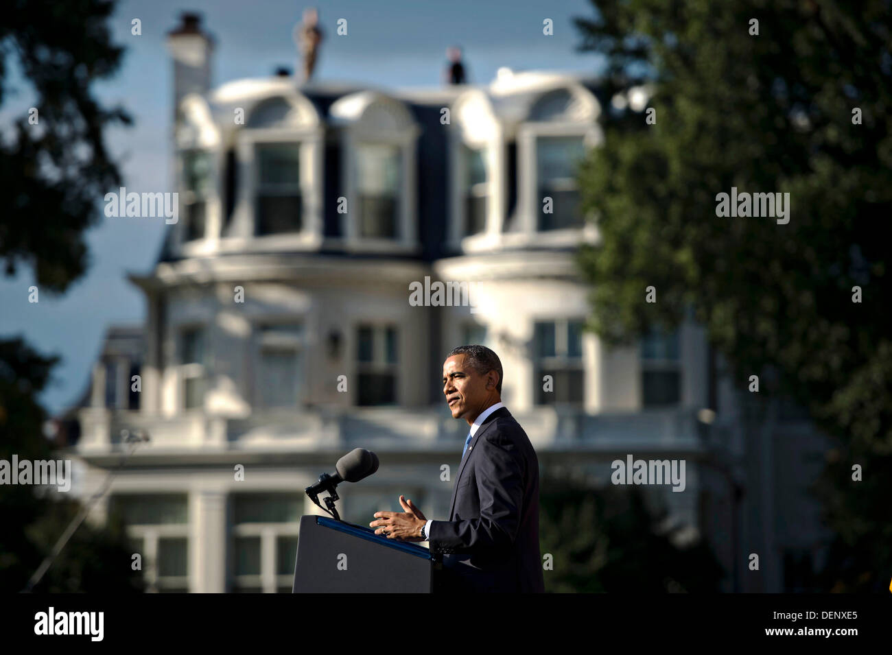 US-Präsident Barack Obama spricht, während ein Denkmal in den Marine Barracks zu Ehren der Opfer der Marinewerft Dreharbeiten 22. September 2013 in Washington DC. Stockfoto