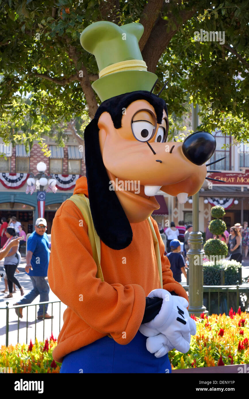 Goofy Disney-Figur auf der Main Street, Disneyland Resort, Anaheim, Kalifornien Stockfoto