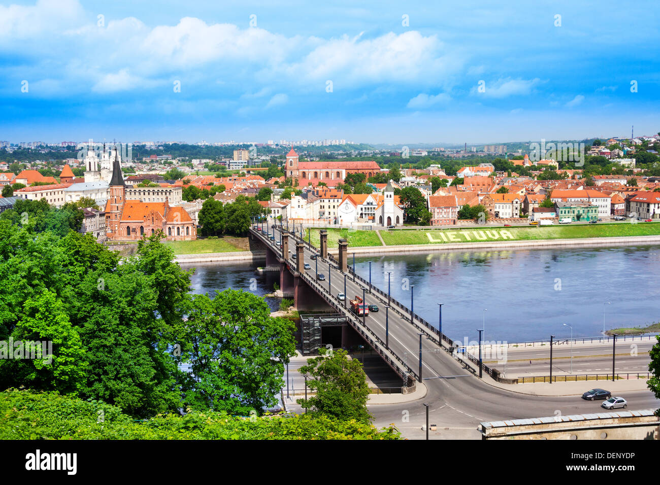 Panorama auf den Fluss und die Altstadt von Kaunas im Westen Litauens Stockfoto