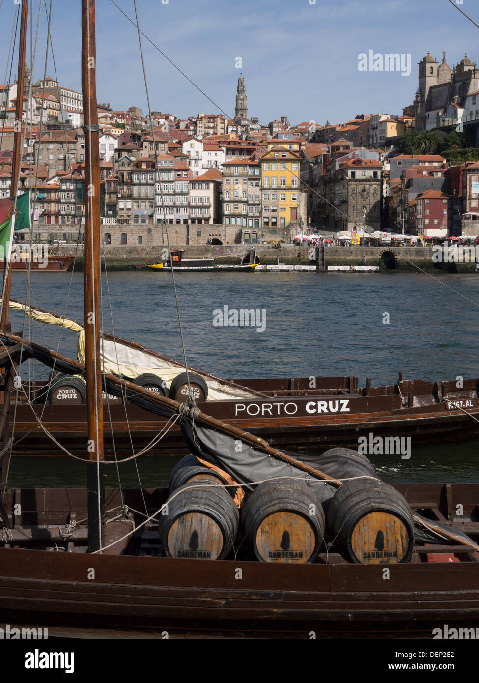 Rabelo Boote traditionell verwendet, um Portwein am Fluss Douro, Porto, Portugal, Europa zu transportieren Stockfoto