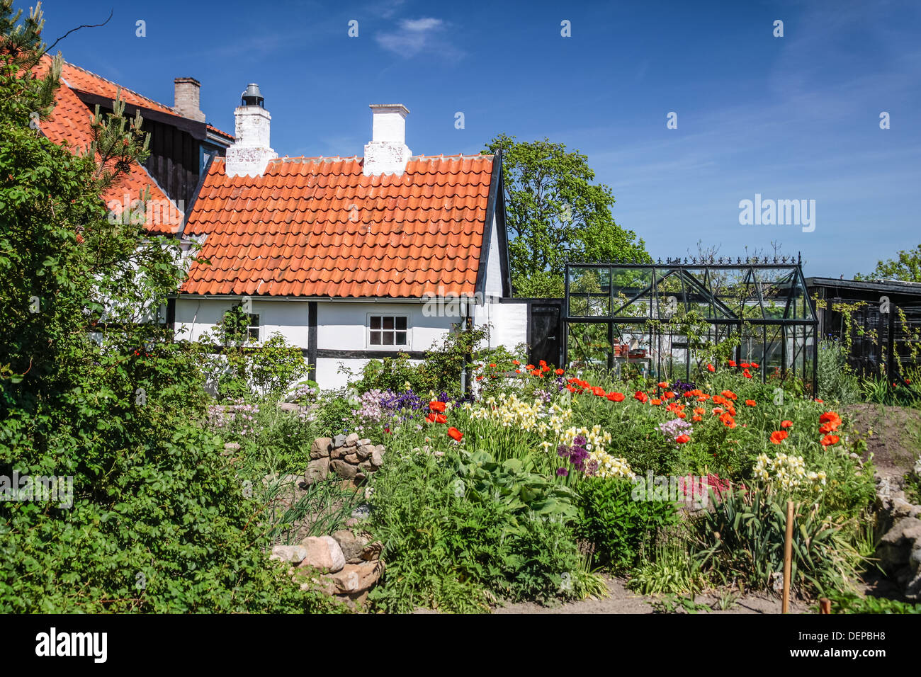 Idyllisches Fachwerkhaus in Melsted auf Bornholm. Dänemark Stockfoto