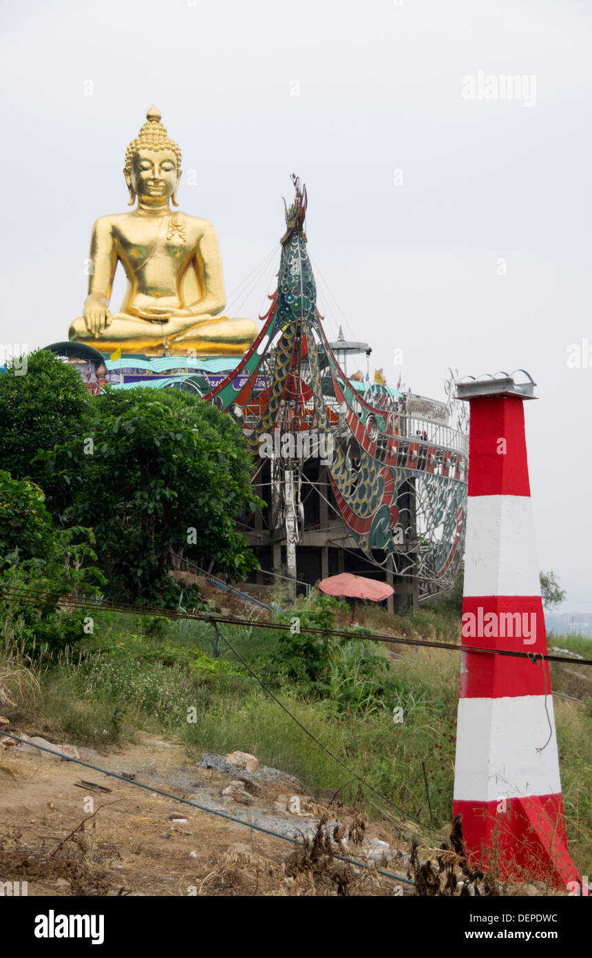 Denkmal mit Buddha und Elefant Figur bei Sop Ruak im Goldenen Dreieck Thailand Stockfoto