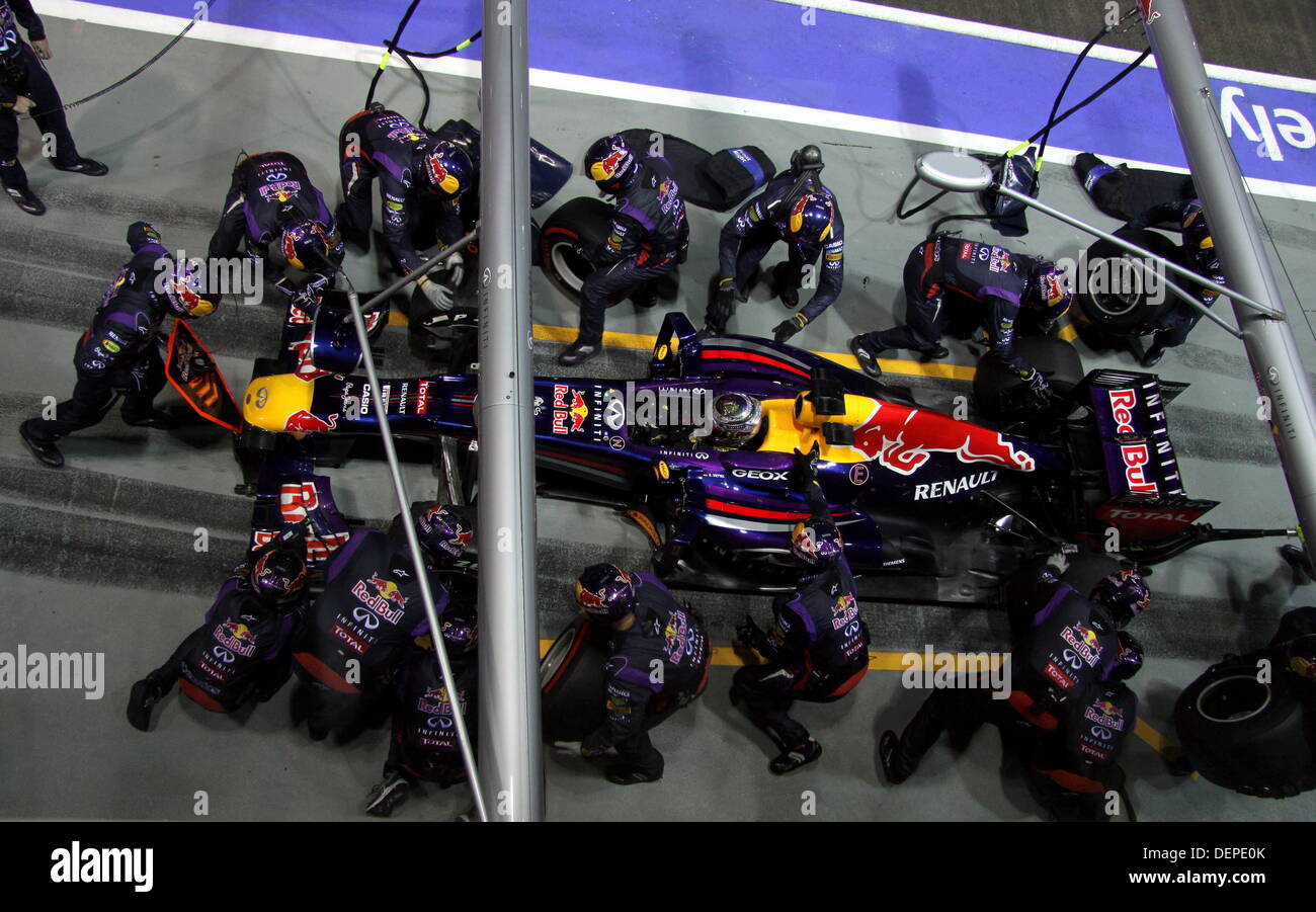 Singapur. 22. September 2013. Sebastian Vettel, Red Bull Racing, pit Stop, Formel 1 GP Singapur, 22.09.2013, Foto: Mspb / Thomas Melzer/Dpa/Alamy Live-Nachrichten Stockfoto