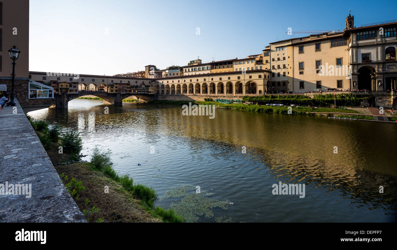 Florenz - ca. 2013: Ponte Vecchio an einem sonnigen Tag in Florenz Stockfoto