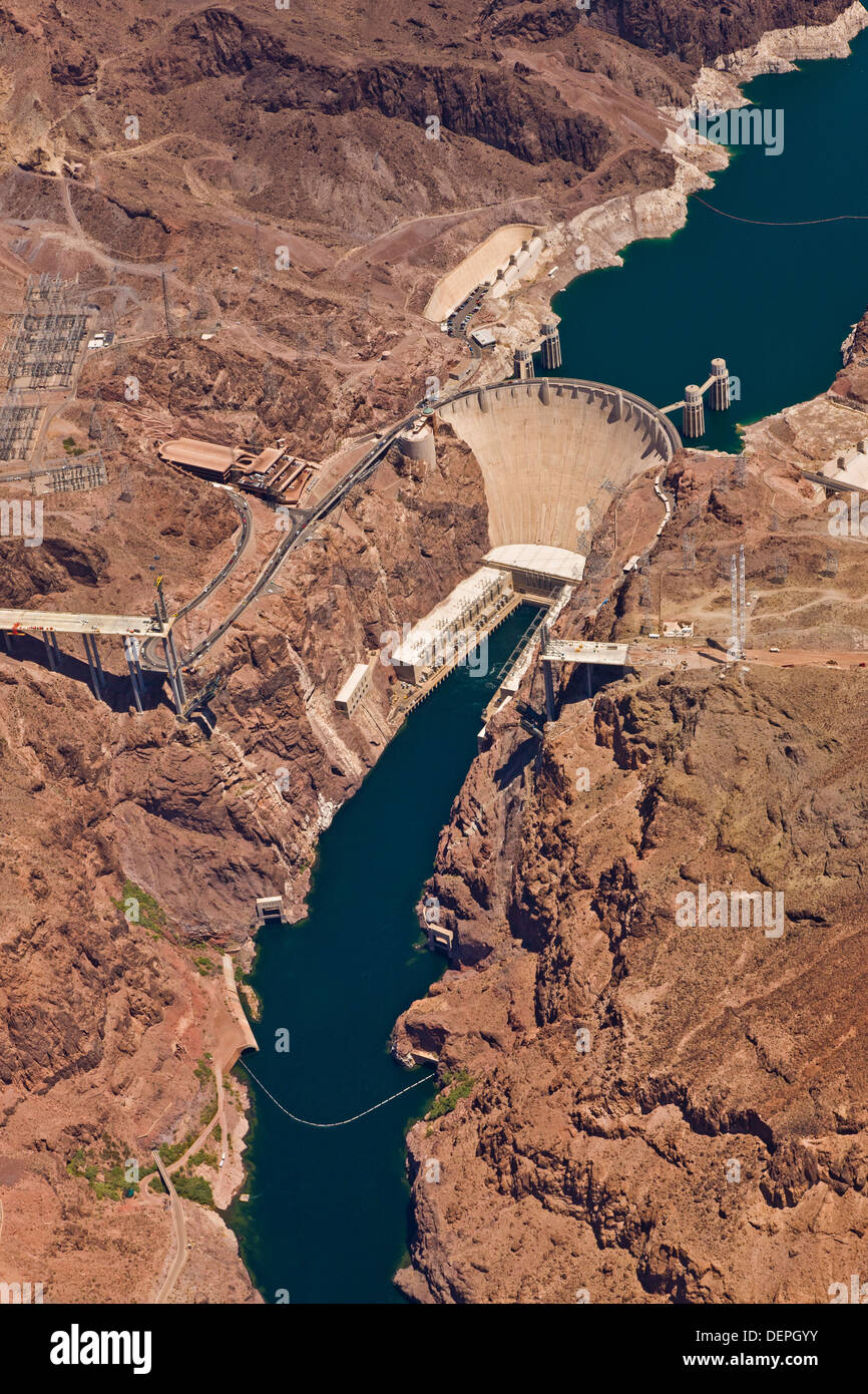 Luftaufnahme der Hoover-Staudamm an der Grenze zwischen den US-Bundesstaaten Arizona und Nevada. JMH5488 Stockfoto