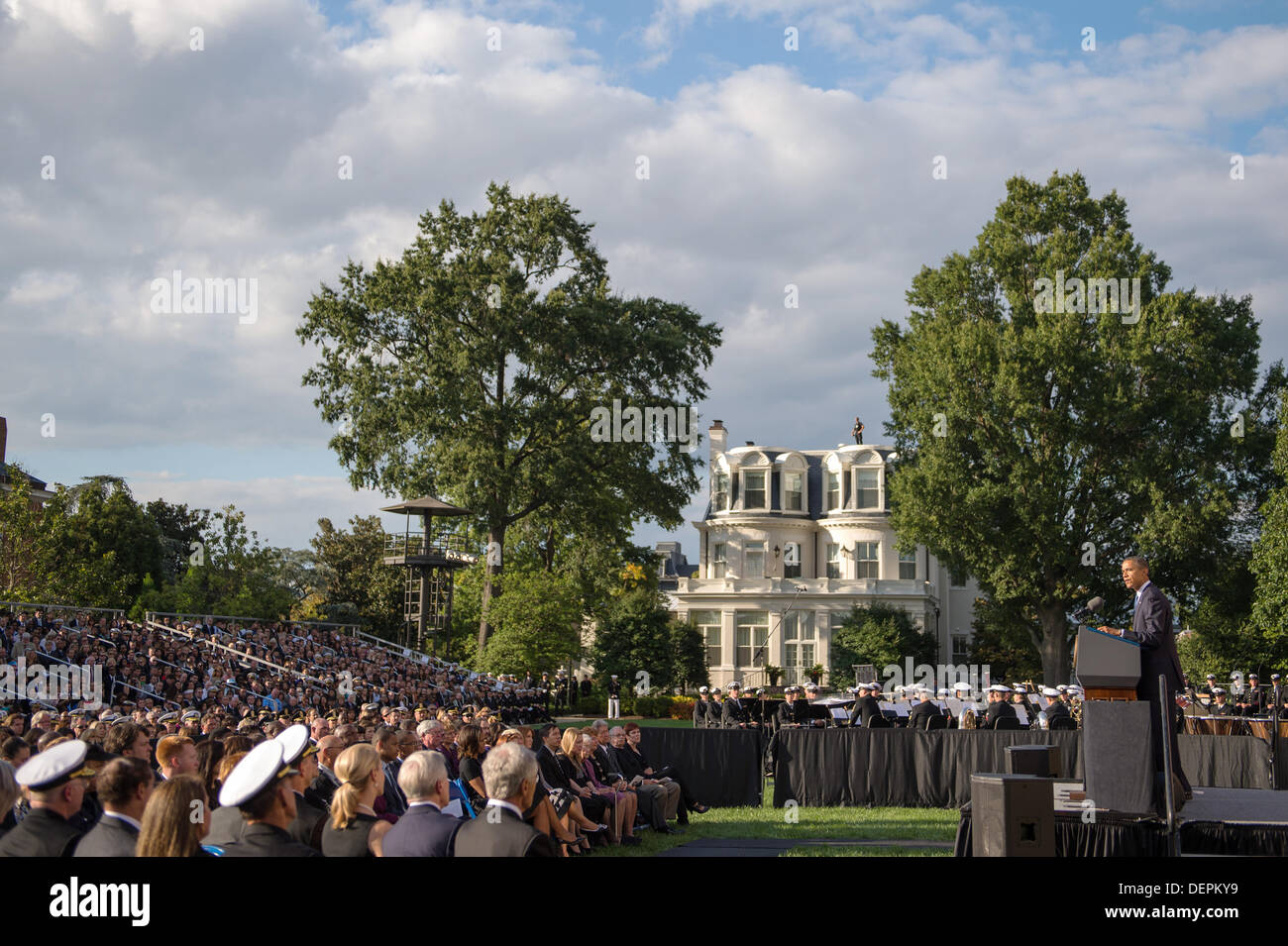 US-Präsident Barack Obama spricht, während ein Denkmal in den Marine Barracks zu Ehren der Opfer der Marinewerft Dreharbeiten 22. September 2013 in Washington DC. Stockfoto