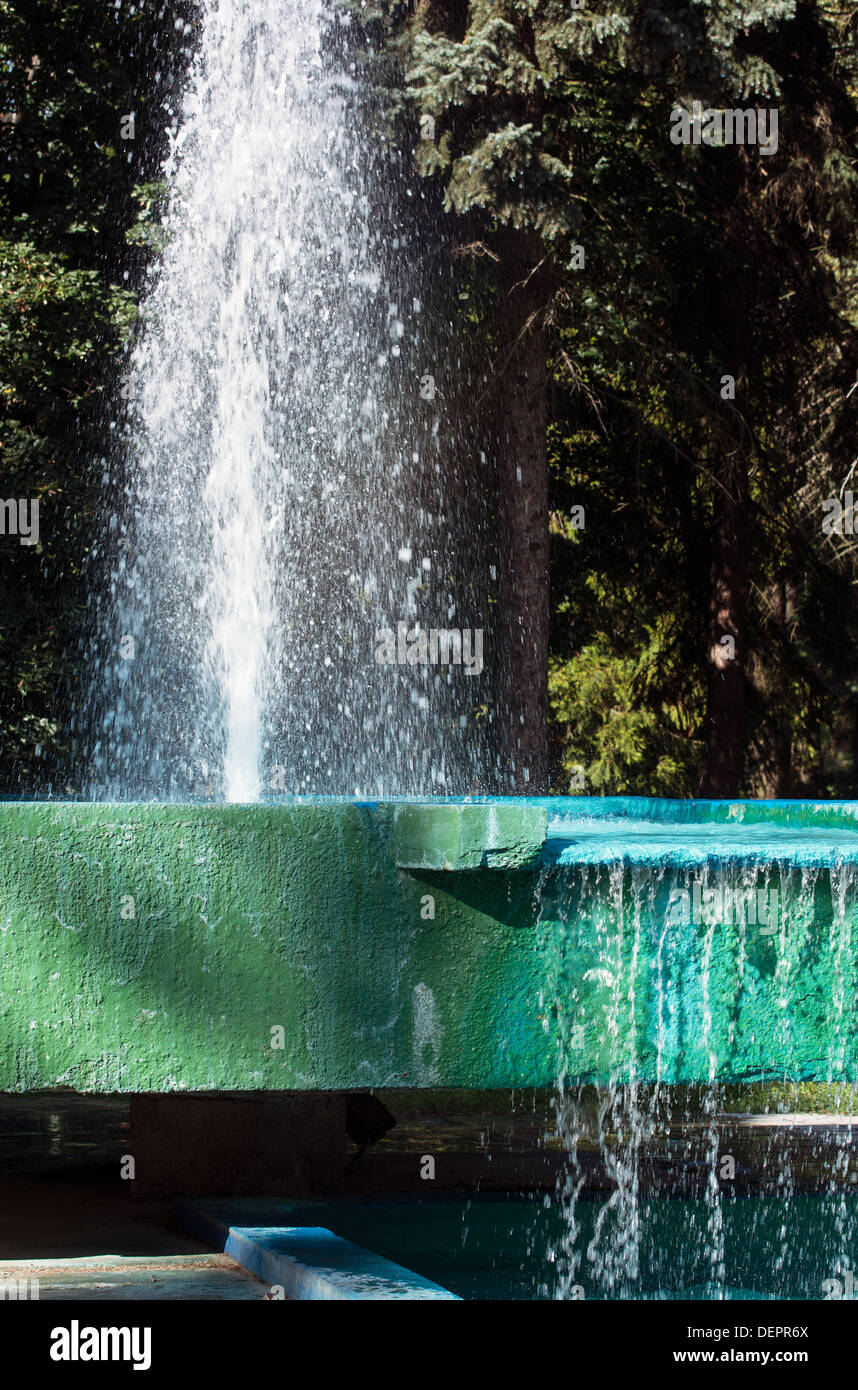 Brunnen-Wasser-Jet im Park. Stockfoto