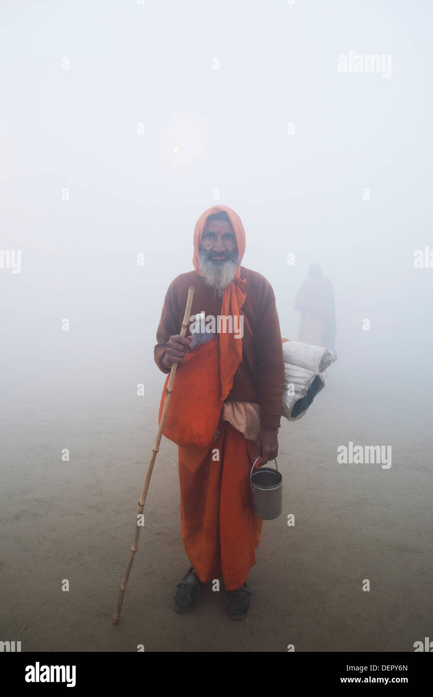 Porträt von Sadhu bei Maha Kumbh, Allahabad, Uttar Pradesh, Indien Stockfoto