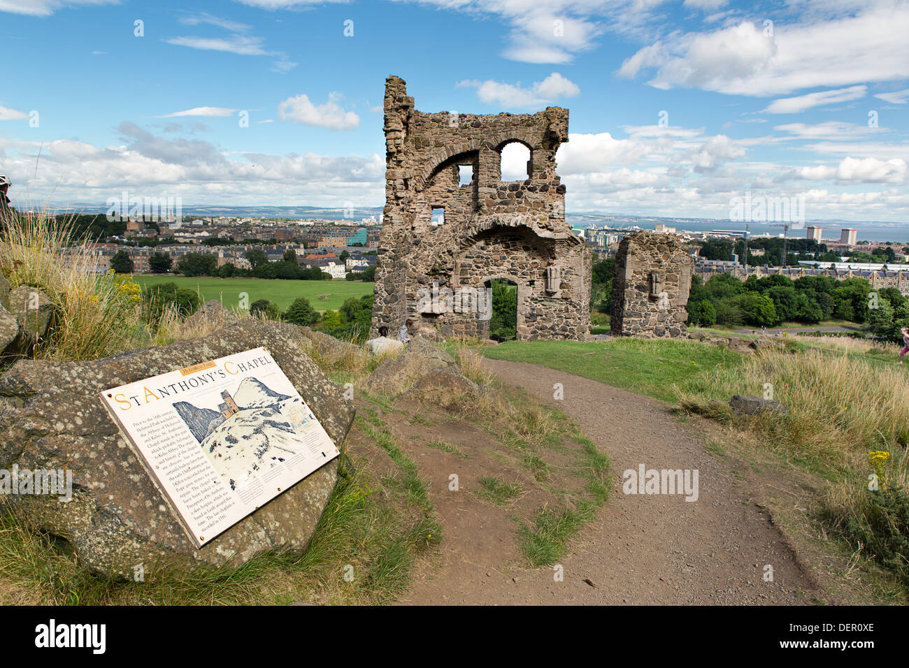Die Ruinen der Kapelle St Anthony auf Arthurs Seat Hügel.  Arthurs Seat liegt am Rande von Edinburgh. Schottland. Stockfoto