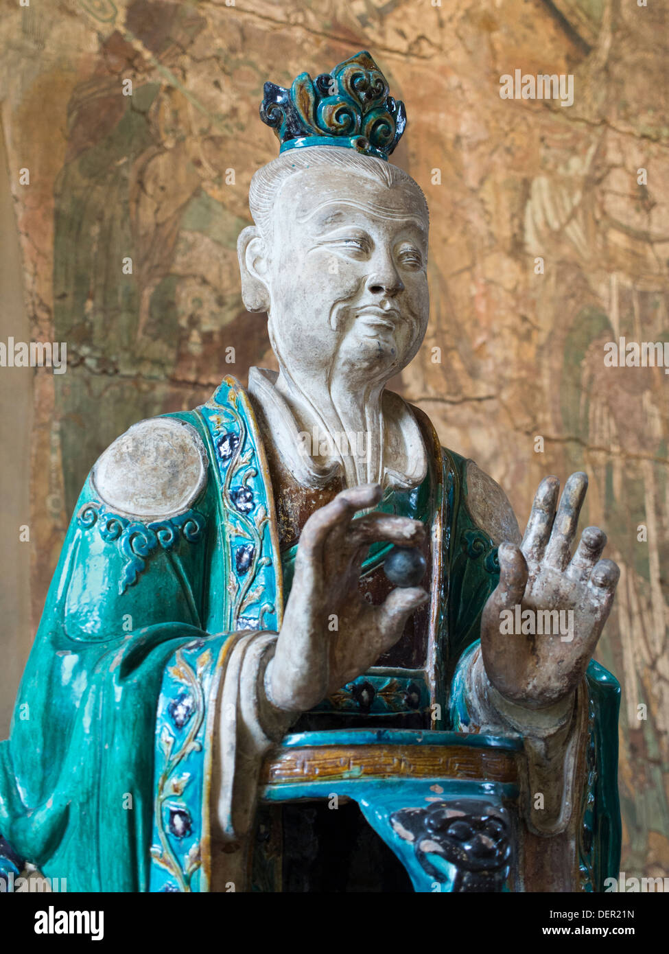 Das British Museum, London - Ming-Dynastie Steinzeug Keramik Figur einer daoistische Gottheit 2 Stockfoto