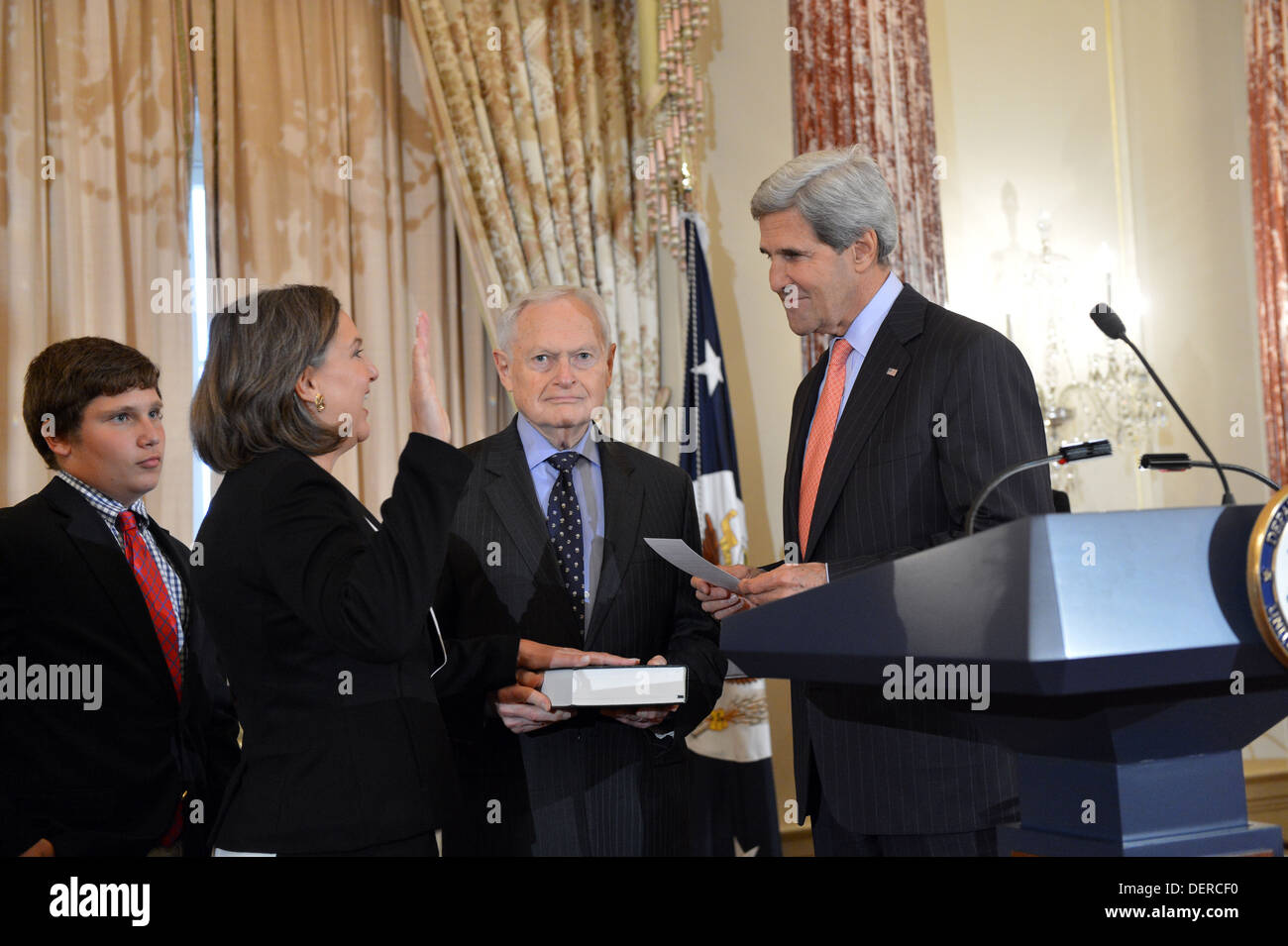 Secretary Kerry Hosts eine Vereidigung für Assistant Secretary Nuland Stockfoto