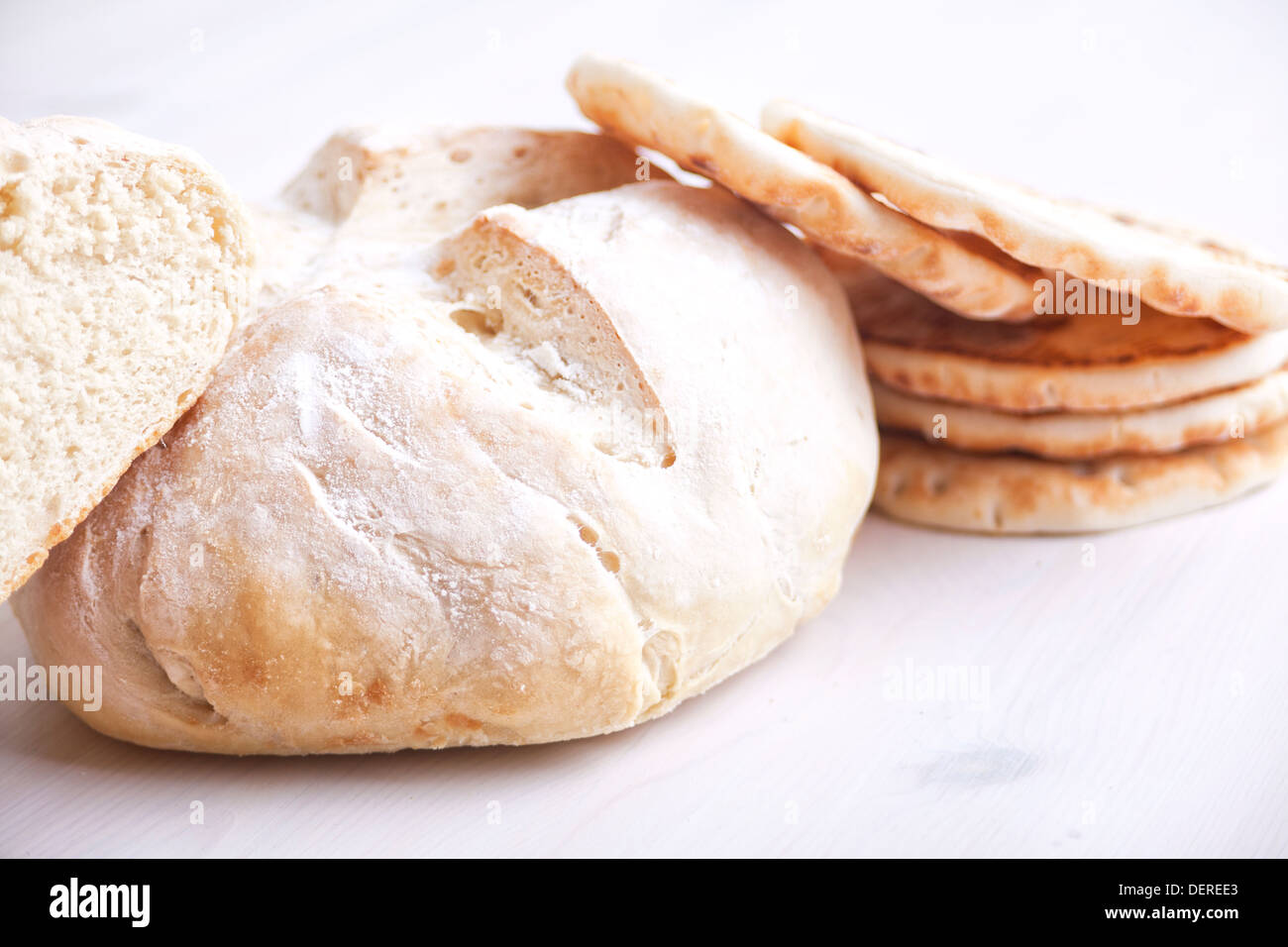 Frische Bio-Brot im Steinofen gebacken Stockfoto