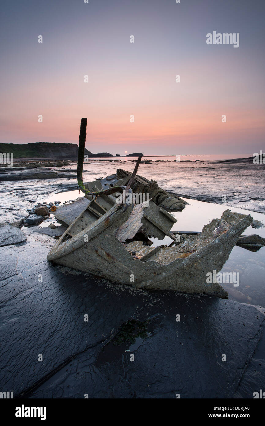 Das Sunset gegen Bay in der Nähe von Whitby Stockfoto