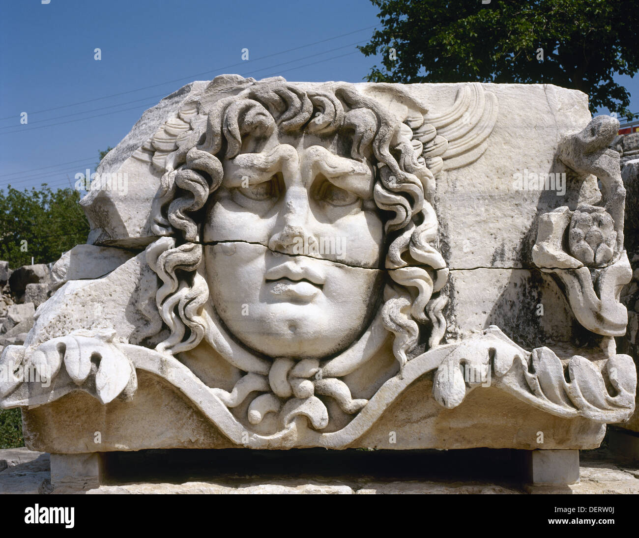 Ein Stein gemeißelten Crockett Kopf. Tempel des Apollo. Didyma. Turkei. Stockfoto