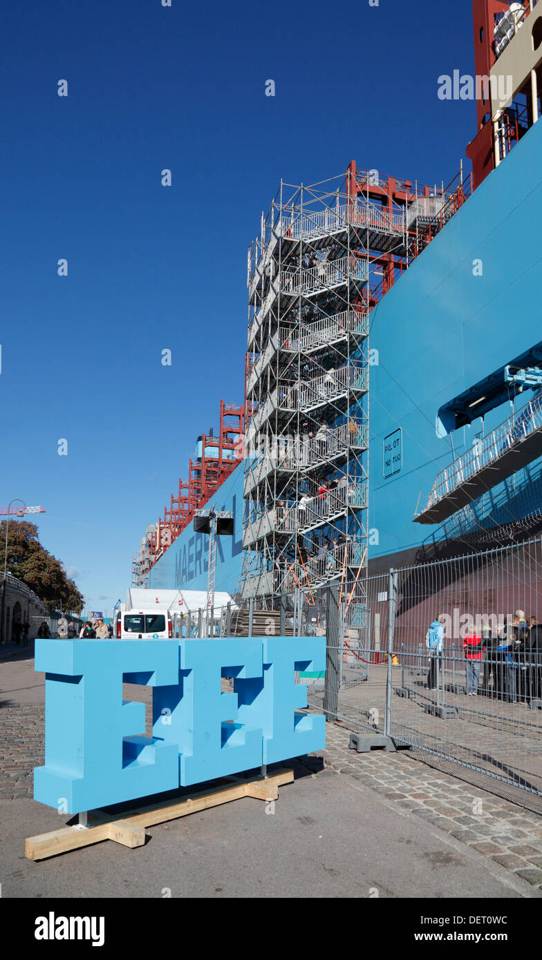 Kopenhagen, Dänemark, 23. Sept.. Maersk Line Triple-E Schiff majestätischen Maersk angekommen, Langelinie im Hafen von Kopenhagen gestern Abend für eine Woche der Präsentation und der Name Siegerehrung. Am Mittwoch benennt ihre königliche Hoheit Kronprinzessin größte Schiff der Welt. Dies markiert den Beginn des Schiffes und die Ausstellung im Langelinie und die Öffentlichkeit wird eine Tour auf das Containerschiff angeboten. Mehr als 42.000 Menschen haben bereits ihr Ticket für das Schiff, 400 m lang und 59 m Breite an Bord gebucht. Der majestätische Maersk ist das zweite von Maersk 20 bestellten Schiffe der Triple-E. Bildnachweis: Niels Quist / Alamy Liv Stockfoto