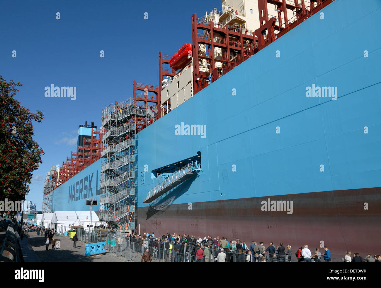 Kopenhagen, Dänemark, 23. Sept.. Maersk Line Triple-E Schiff majestätischen Maersk angekommen, Langelinie im Hafen von Kopenhagen gestern Abend für eine Woche der Präsentation und der Name Siegerehrung. Am Mittwoch benennt ihre königliche Hoheit Kronprinzessin größte Schiff der Welt. Dies markiert den Beginn des Schiffes und die Ausstellung im Langelinie und die Öffentlichkeit wird eine Tour auf das Containerschiff angeboten. Mehr als 42.000 Menschen haben bereits ihr Ticket für das Schiff, 400 m lang und 59 m Breite an Bord gebucht. Der majestätische Maersk ist das zweite von Maersk 20 bestellten Schiffe der Triple-E. Bildnachweis: Niels Quist / Alamy Liv Stockfoto