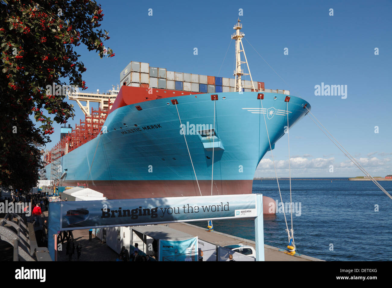 Kopenhagen, Dänemark, 23. Sept.. Maersk Line Triple-E Schiff majestätischen Maersk angekommen, Langelinie im Hafen von Kopenhagen gestern Abend für eine Woche der Präsentation und der Name Siegerehrung. Am Mittwoch benennt ihre königliche Hoheit Kronprinzessin größte Schiff der Welt. Dies markiert den Beginn des Schiffes und die Ausstellung im Langelinie und die Öffentlichkeit wird eine Tour auf das Containerschiff angeboten. Mehr als 42.000 Menschen haben bereits ihr Ticket für das Schiff, 400 m lang und 59 m Breite an Bord gebucht. Der majestätische Maersk ist das zweite von Maersk 20 bestellten Schiffe der Triple-E. Bildnachweis: Niels Quist / Alamy Liv Stockfoto