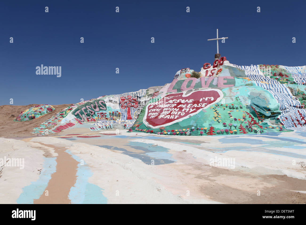 Slab City - in der Colorado Wüste, Kalifornien, liegt einen kostenlosen Campingplatz für Wohnmobile und temporäre Häuser. Stockfoto