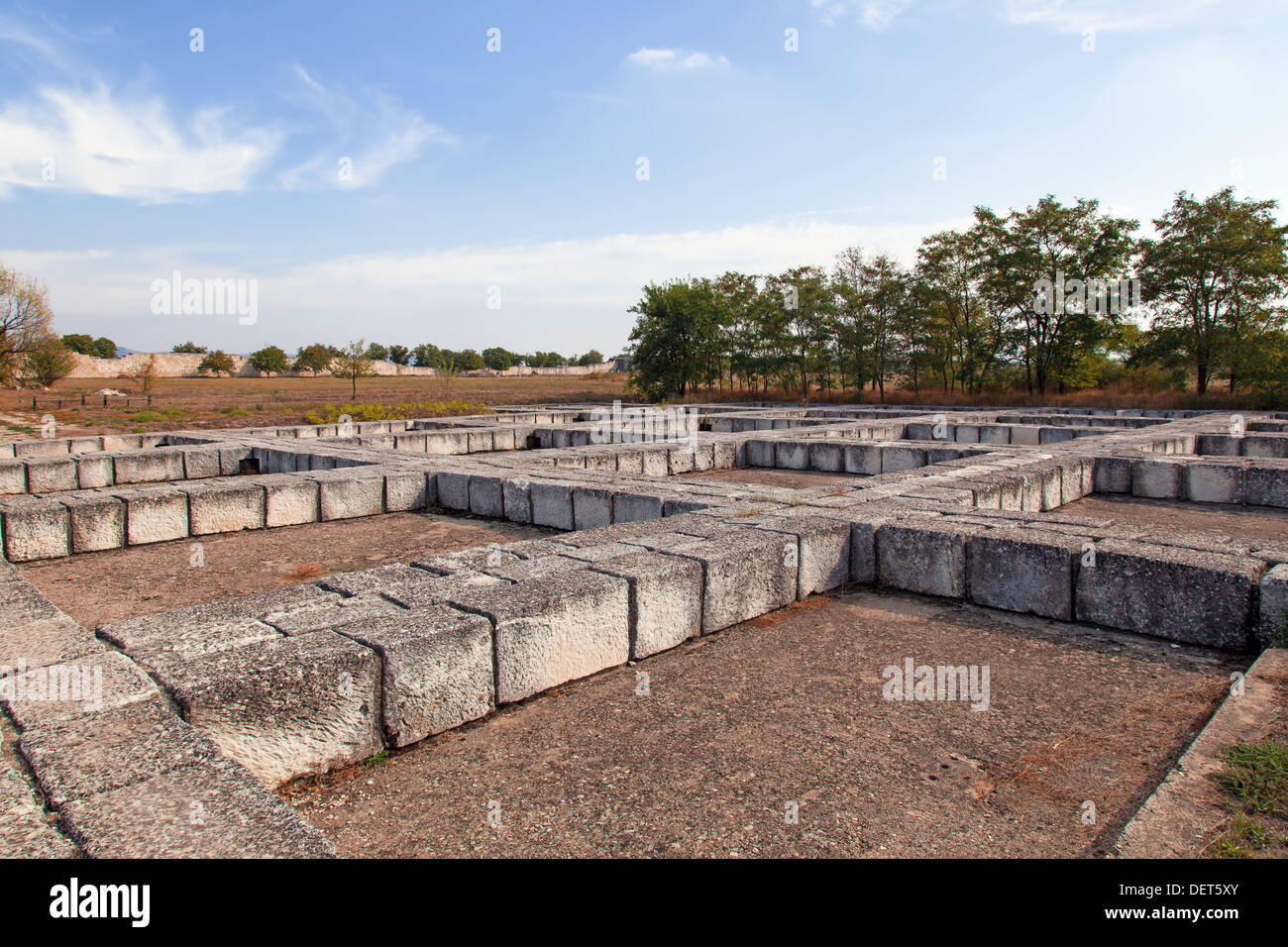 Der Königspalast-Stiftung in der ersten Hauptstadt Bulgariens Pliska. Stockfoto