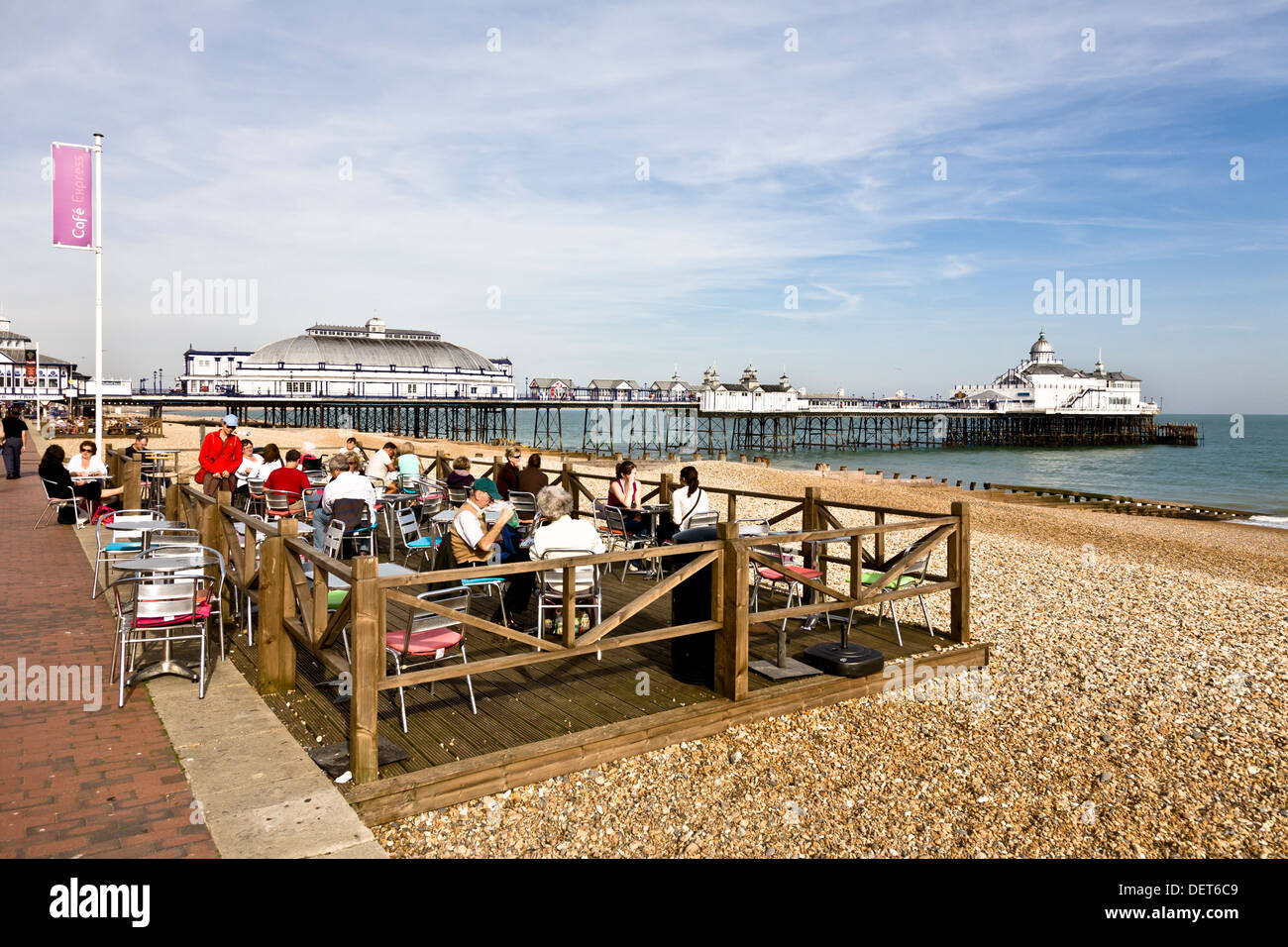 Eastbourne Strand und pier Stockfoto