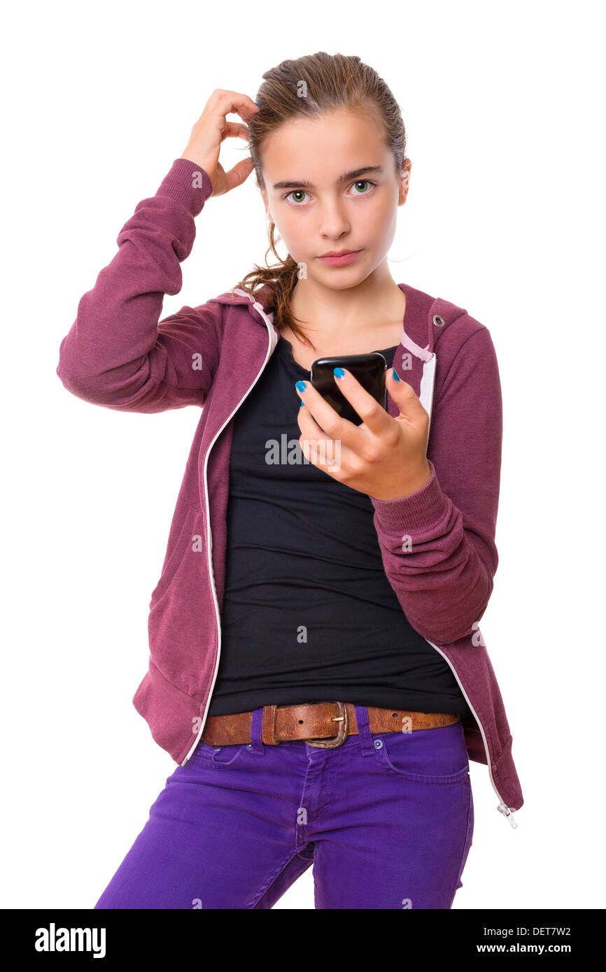 schöne Teenager-Mädchen mit Handy verwechselt, isoliert auf weiss. Stockfoto