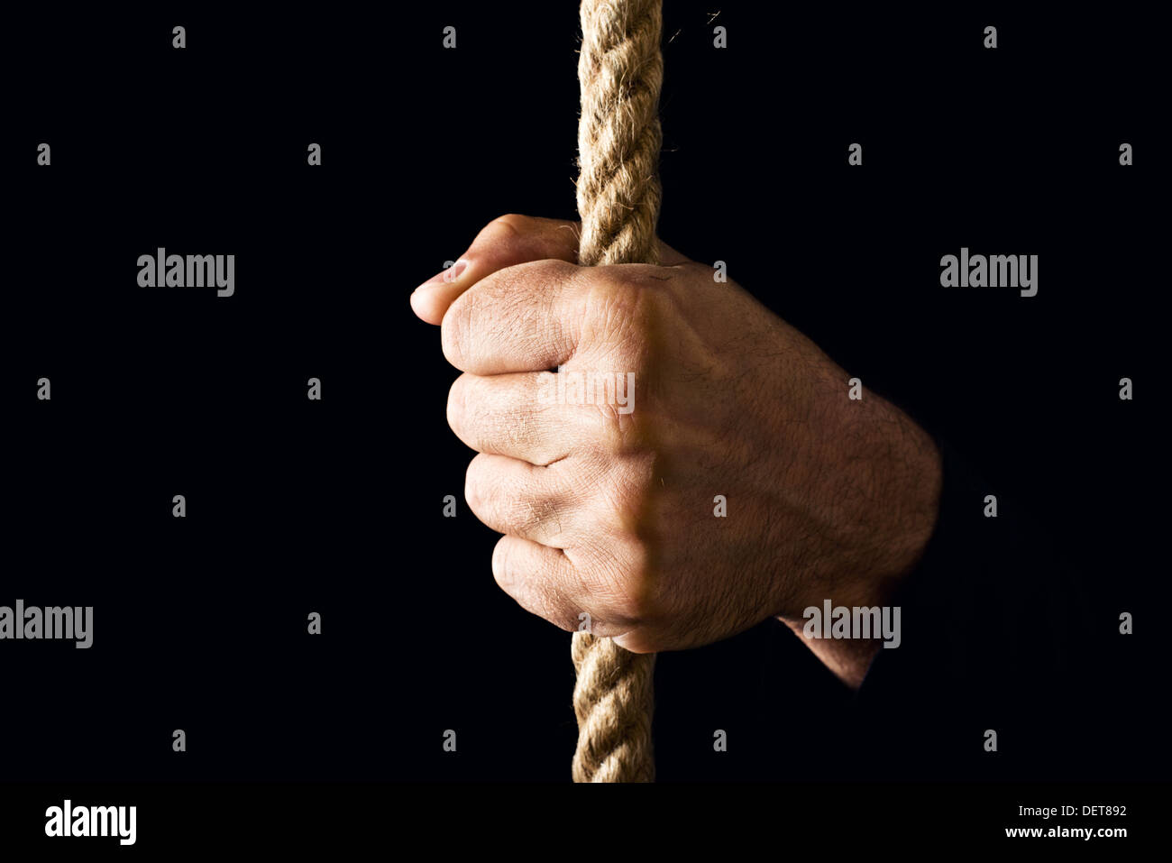 Hand, die eine Seil, Kraft und Entschlossenheit Konzept. Stockfoto