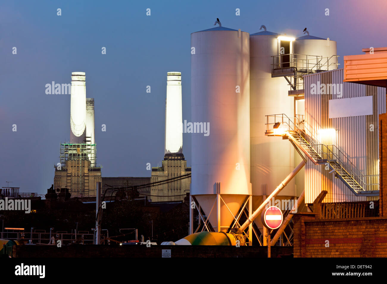 Battersea Power Station Industrielandschaft bei Nacht-London-UK Stockfoto