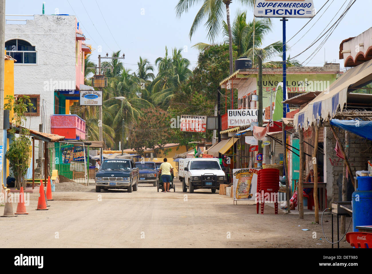Einkaufsstraße in Los Ayala, Bundesstaat Nayarit, an der pazifischen Küste von Mexiko. Stockfoto