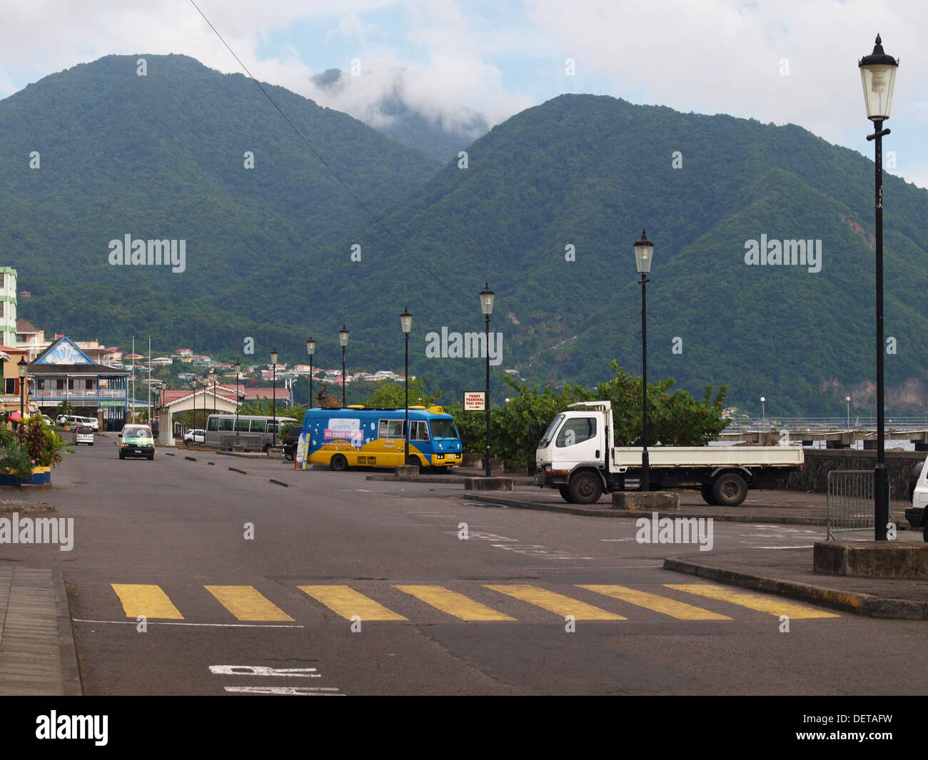 Bay Front an einem bewölkten Tag in der Hauptstadt Roseau, Commonwealth of Dominica, Karibik, Westindischen Inseln. Stockfoto