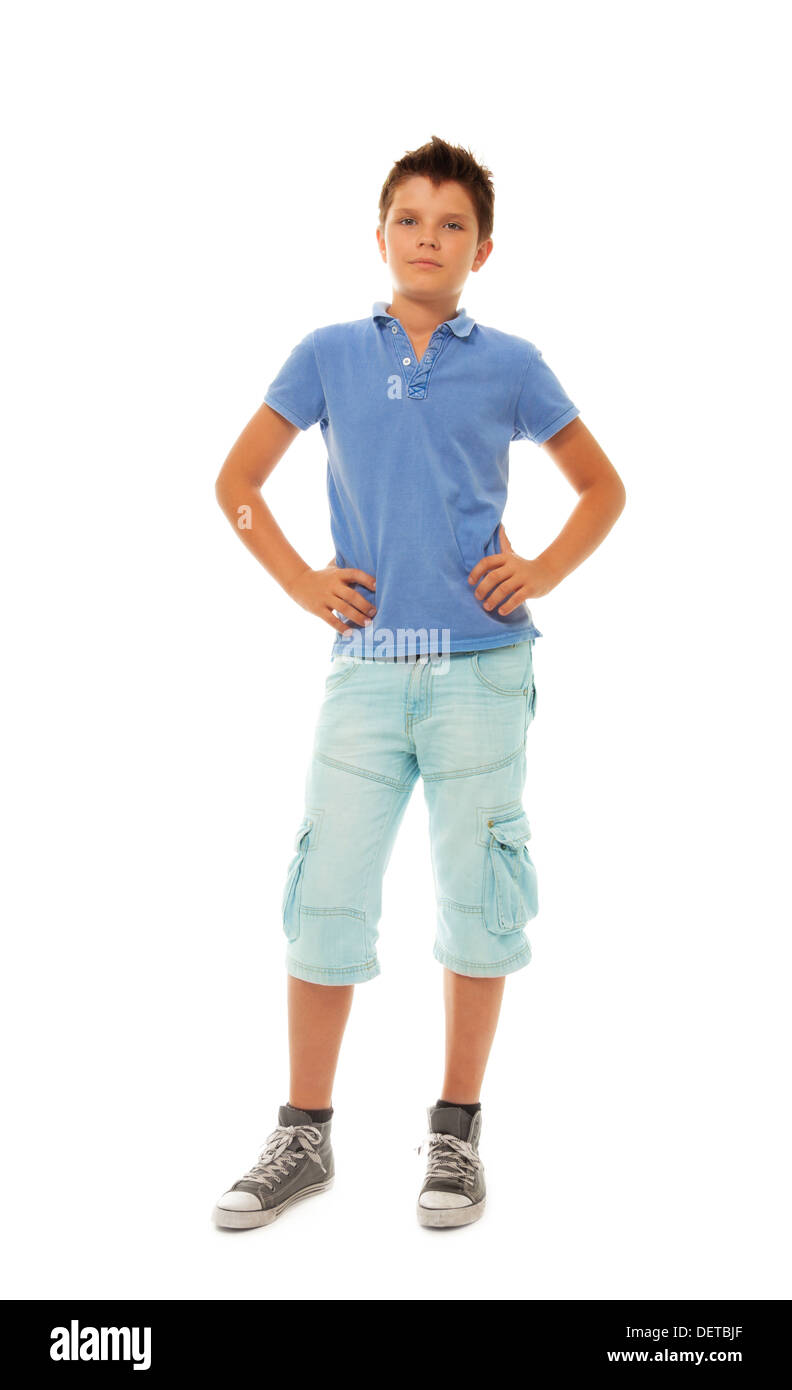 Rumpf-Höhe-Portrait von fröhlicher Junge Junge 11 Jahre alt, isoliert auf weiss Stockfoto