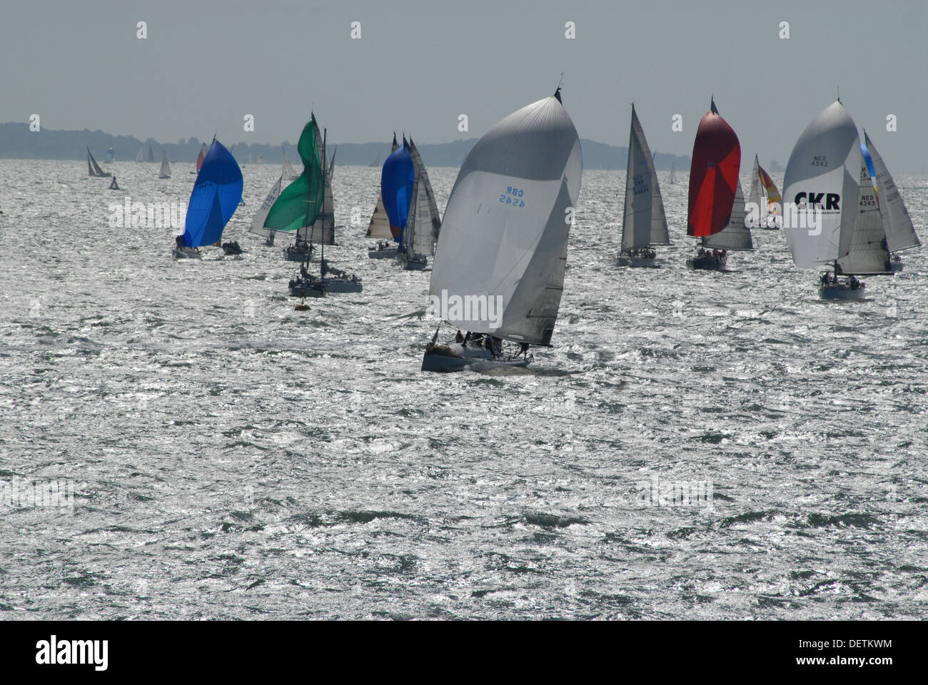 Segeln in Cowes Week vor der Isle Of Wight Stockfoto