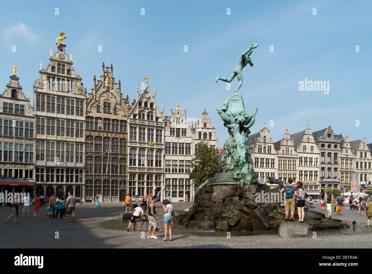 Antwerpen Belgien Platz Grand Ort Statue Gebäude Stockfoto