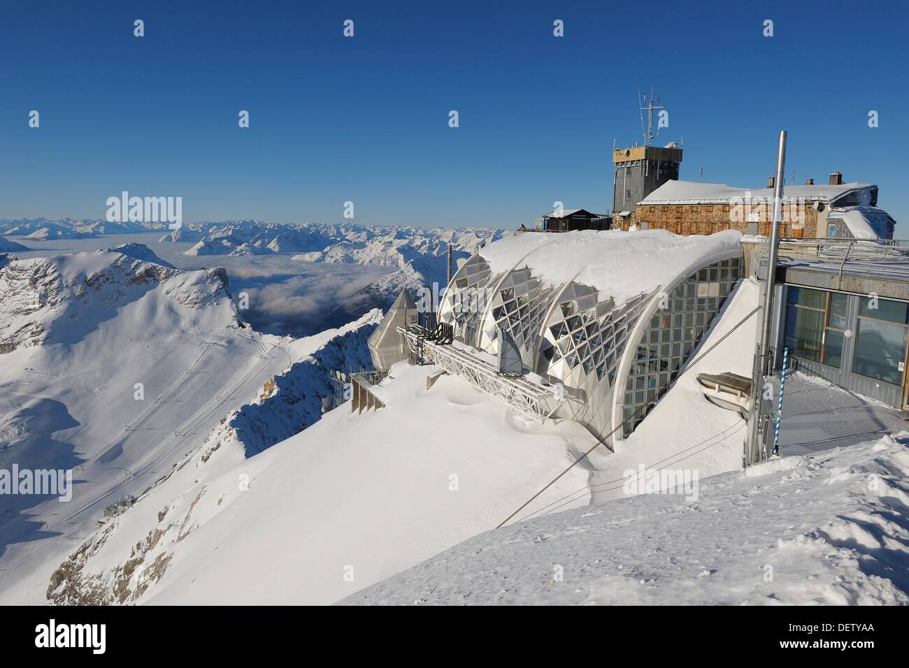 Blick Uber Die Bergkette Mit Munchner Haus Zugspitze Bayern Deutschland Stockfotografie Alamy