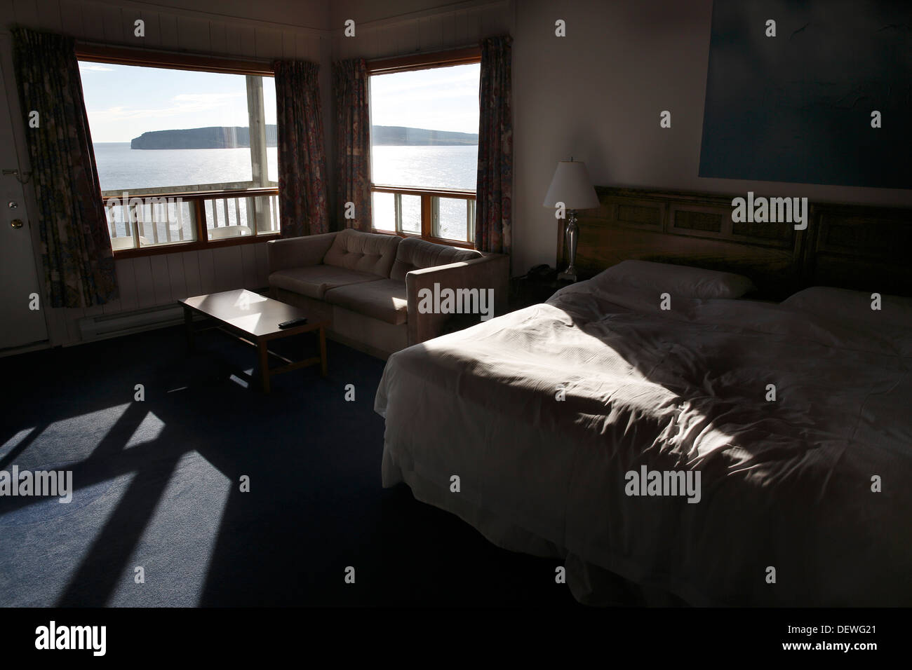 Hotel La Cote Surprise Rauminnere Blick auf Bonaventure Island, Percé, Québec, Kanada Stockfoto