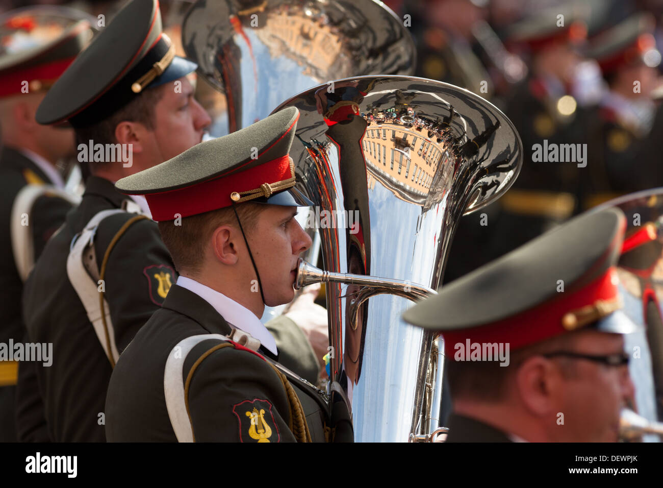 Militärorchester. Die Parade der Veteranen des zweiten Weltkriegs auf dem Newski-Prospekt, St. Petersburg, Russland, 9. Mai 2013 Stockfoto