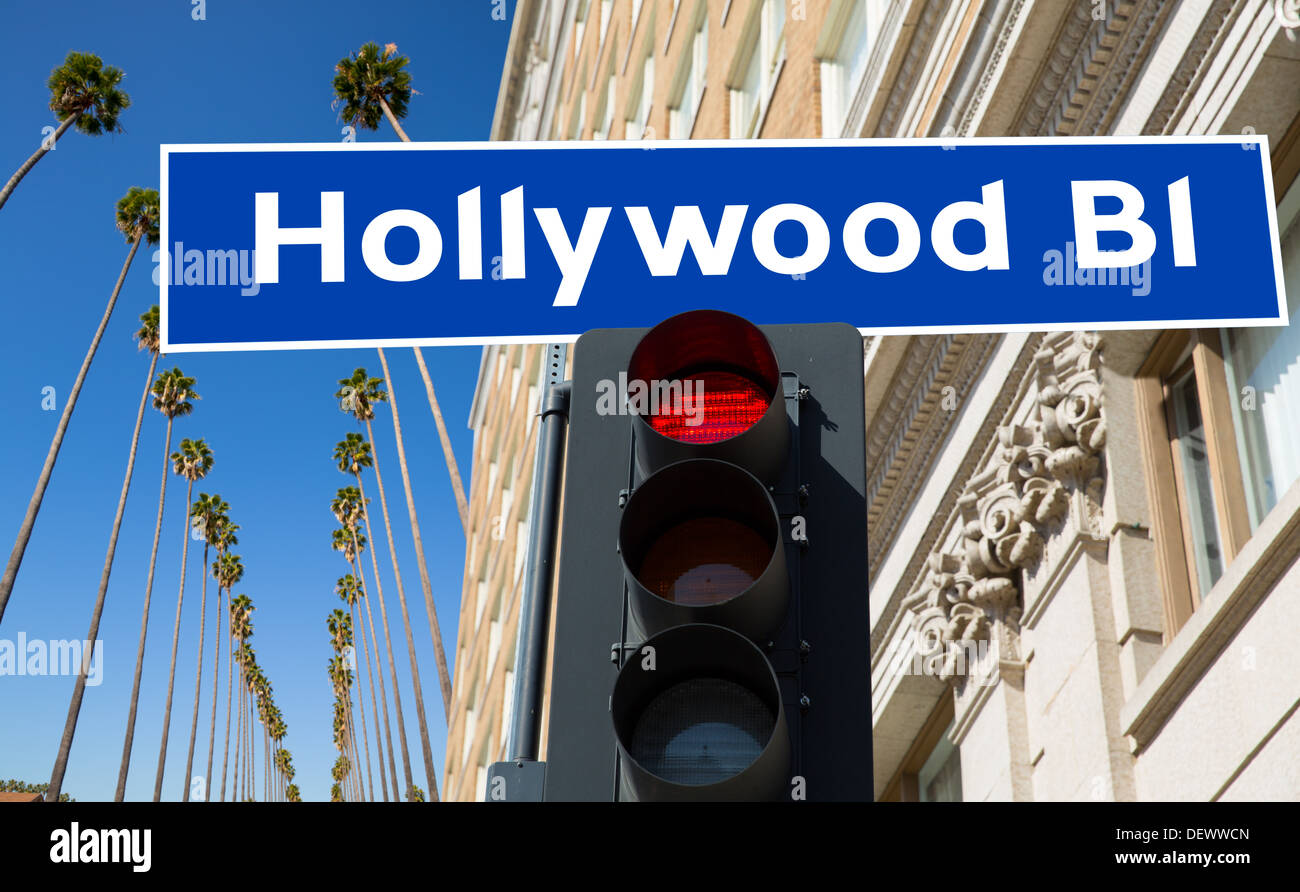Hollywood Boulevard Rotlicht Zeichen Abbildung auf Palm Bäume Hintergrund Stockfoto