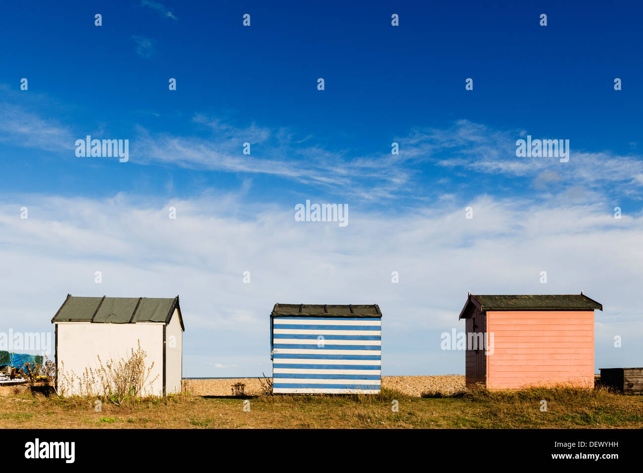 Strand Hütten bei Greatstone Beach, New Romney, Kent, UK. Stockfoto